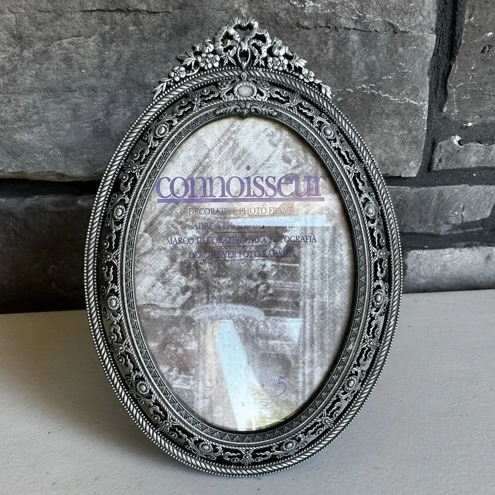 Vintage Connoisseur Oval Floral Ornate Pewter Photo Picture Frame 3.5